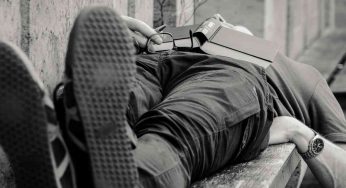 Siesta in pausa dal lavoro, si o no? Pro e contro del pisolino pomeridiano