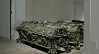 La scoperta in un sarcofago in piombo di 1700 anni fa: storia e misteri dell’incredibile cimelio in oro