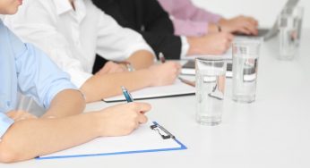 Caffè o bicchiere d’acqua al colloquio di lavoro? Se sbagli, sei fuori