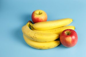 mele rosse e banane