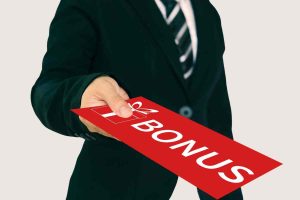 Cartello con Bonus in mano