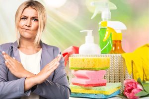 donna gesto no prodotti pulizie