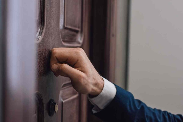 Bussare alla porta
