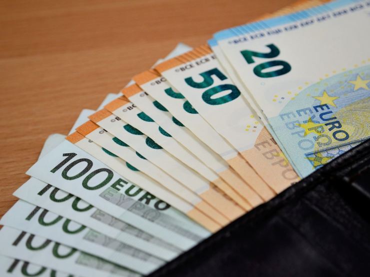 portafoglio con banconote euro