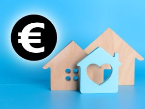 sfondo sagome casette di legno e logo euro