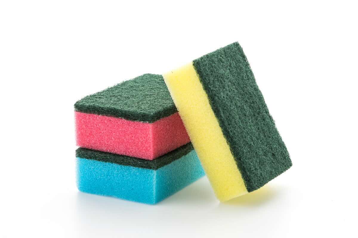 tre spugne colorate