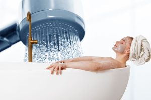 doccia donna in vasca da bagno