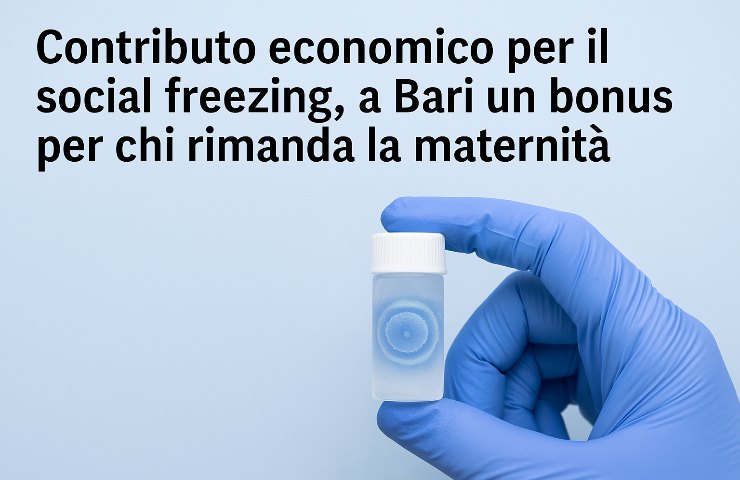 Mano che tiene una boccetta e scritta contributo