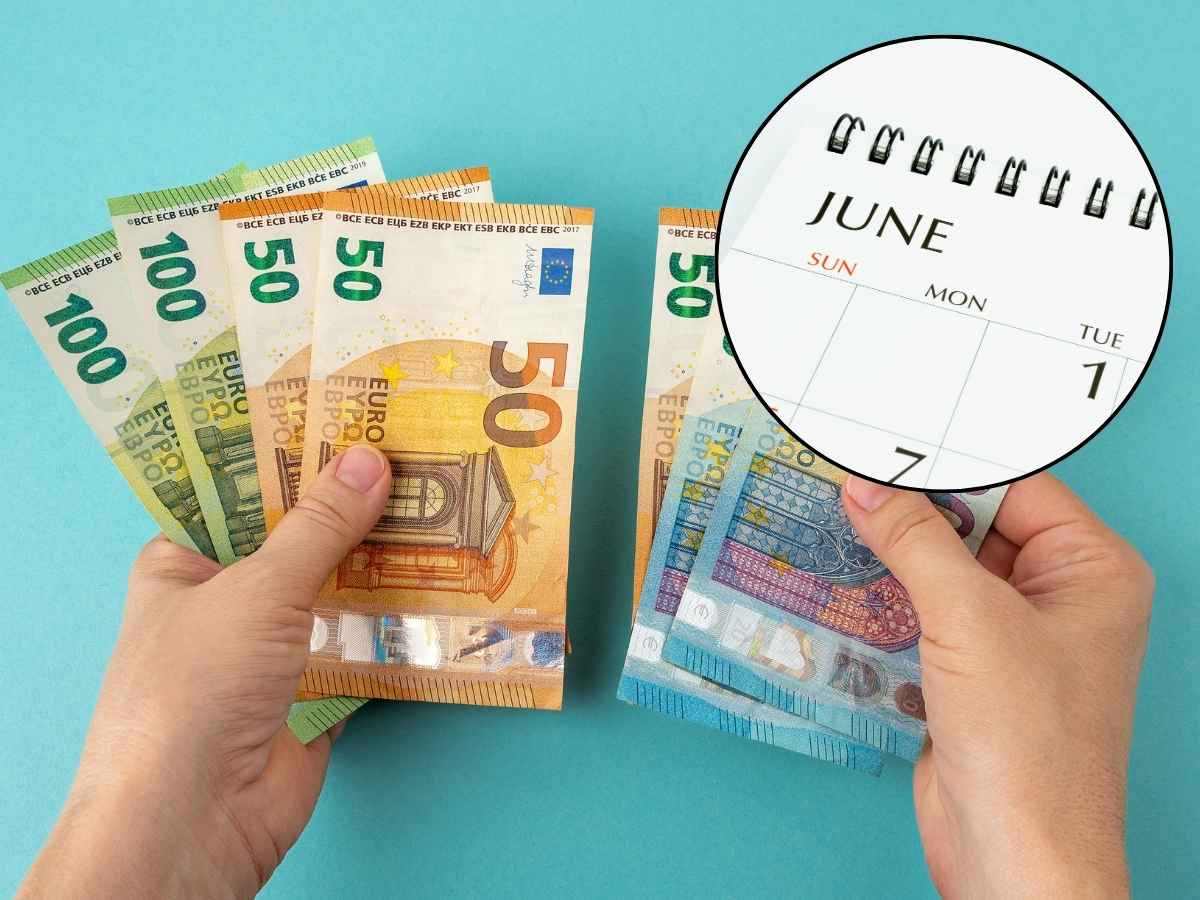 Mani tengono banconote calendario giugno