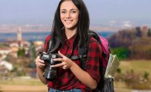 Donna con macchina fotografica