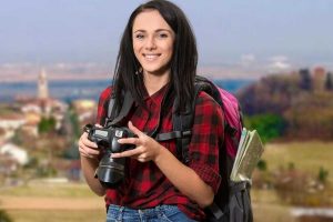 Donna con macchina fotografica