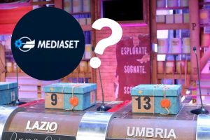 pacchi affari tuoi logo mediaset e punto interrogativo