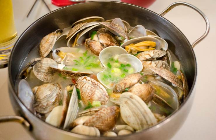 vongole durante la cottura