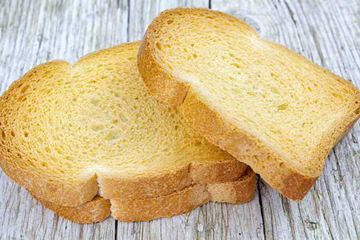 fette biscottate su tavolo