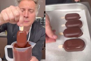 Andrea Mainardi prepara gelati al cioccolato