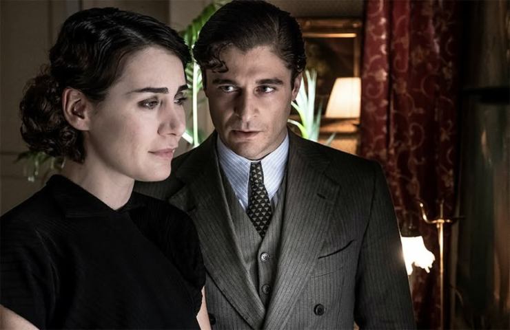 lino guanciale in una scena de il commissario ricciardi