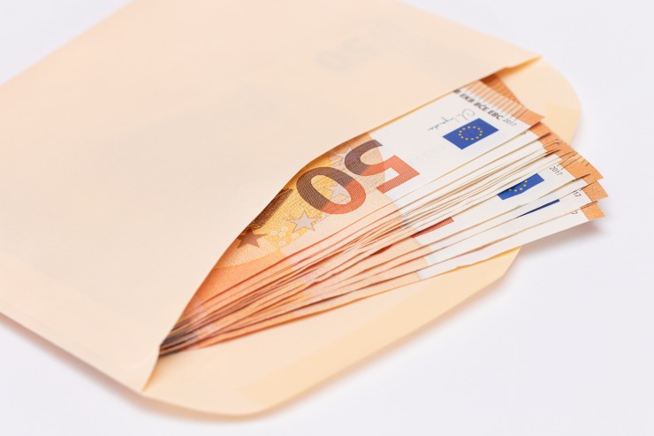 busta piena di banconote da 50 euro