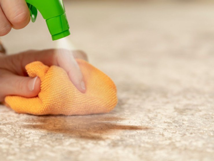 spray e pezza smacchiano macchia di ruggine