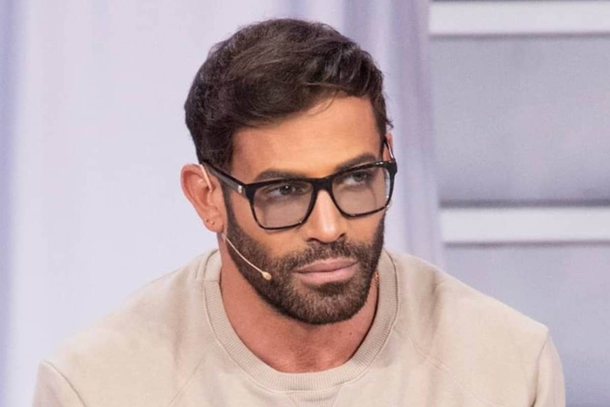 Gianni Sperti serio