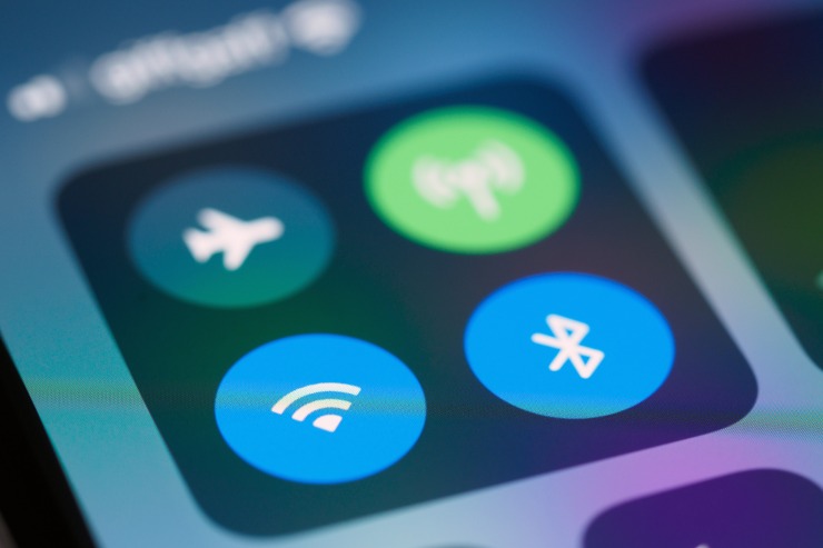 Icone wi-fi e bluetooth sullo smartphone