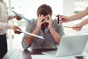 dopendente in ambiente lavorativo stressante