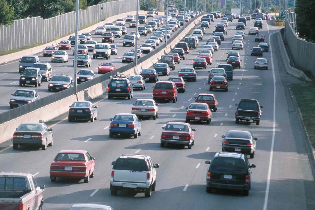 macchine in autostrada