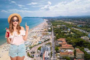 lungomare riccione, donna cappello e cocktail