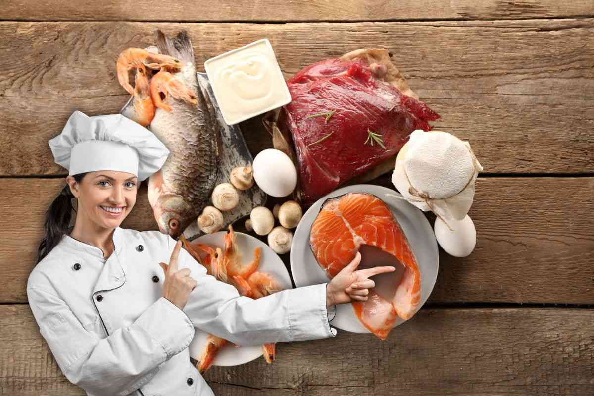 chef che indica ingredienti diverse varietà di pesce