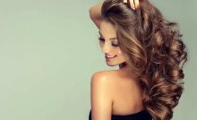 donna con capelli folti
