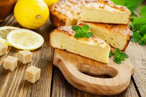 Fette di torta, limoni